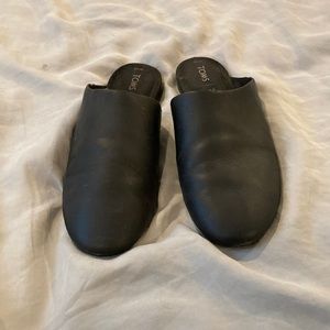 Sz 10 TOMs mules, black faux leather